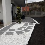 7. Ürömi magánkert kavicságy járda készítése